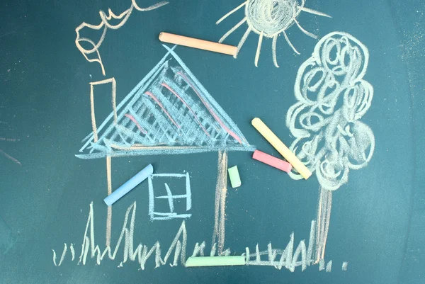 Casa, desenho de criança com giz — Fotografia de Stock