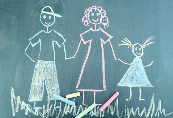Familia feliz, dibujo de niño con tiza —  Fotos de Stock