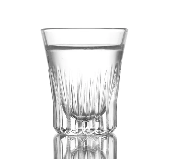 Glas Wodka isoliert auf weiß — Stockfoto