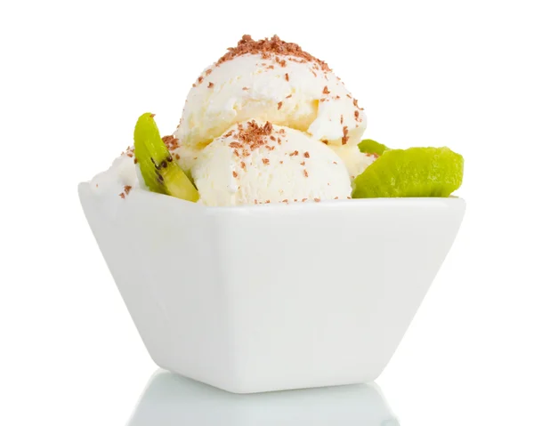 Es krim vanili lezat dengan coklat dan kiwi dalam mangkuk yang terisolasi pada whi — Stok Foto