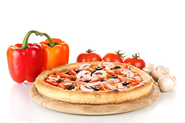 Sebze ve mantar beyaz izole aromatik pizza — Stok fotoğraf