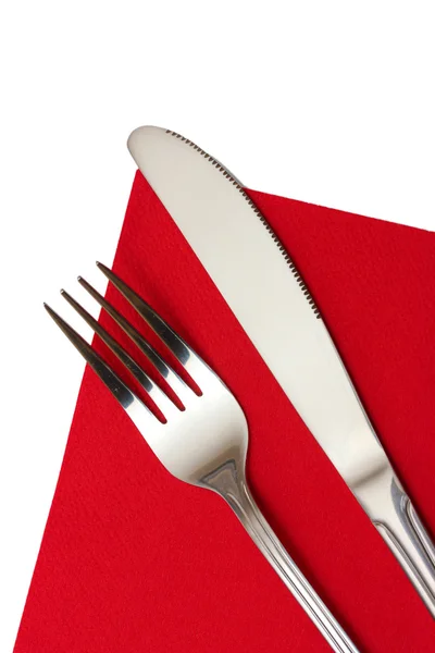 Вилка и нож в красной ткани изолированы на белом — стоковое фото