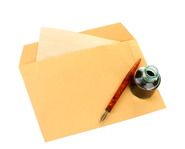 Penna inchiostro, calamaio e vecchia lettera isolata su bianco — Foto Stock