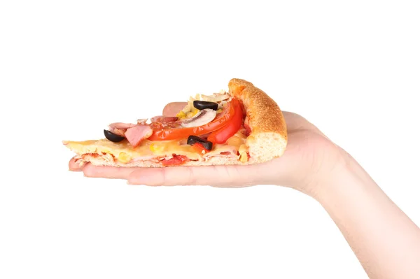 Kawałek pysznej pizzy w ręku szczegół na białym tle — Zdjęcie stockowe