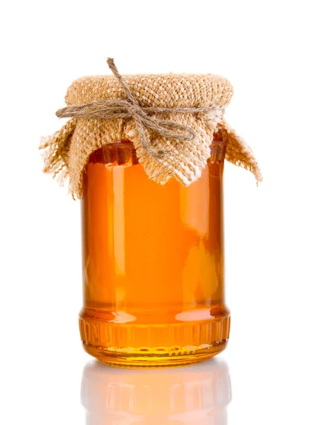 Сладкий мед в банке изолированы на белом — стоковое фото
