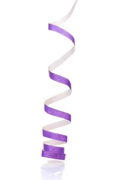 Фіолетовий стример ізольований на білому — стокове фото