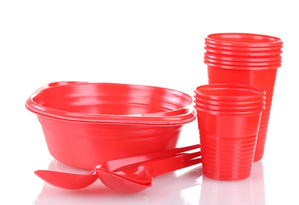 Vaisselle en plastique rouge brillant isolée sur blanc — Photo