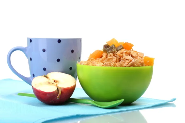 Yeşil kase, elma ve süt beyaz izole lezzetli mısır gevreği — Stok fotoğraf