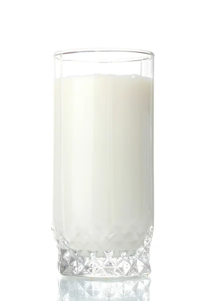 Glas Milch isoliert auf weiß — Stockfoto