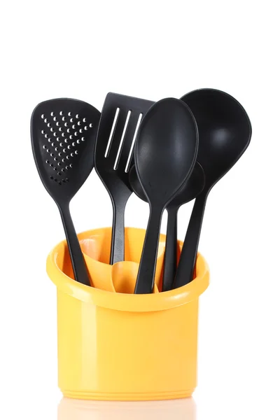 Černá kuchyňské nádobí v žlutý stánek izolovaných na bílém — Stock fotografie