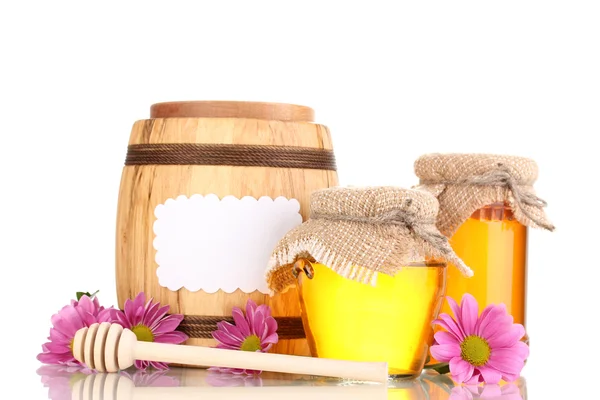 Γλυκό μέλι σε βάζα και βαρέλι με drizzler που απομονώνονται σε λευκό — Φωτογραφία Αρχείου