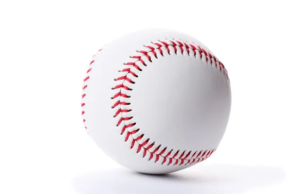 Бейсбольный мяч изолирован на белом — стоковое фото