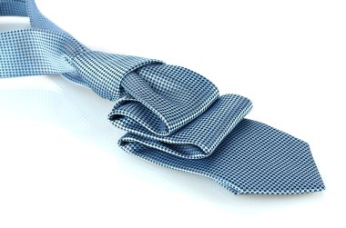 Mavi kravat beyaz üzerine izole edilmiş
