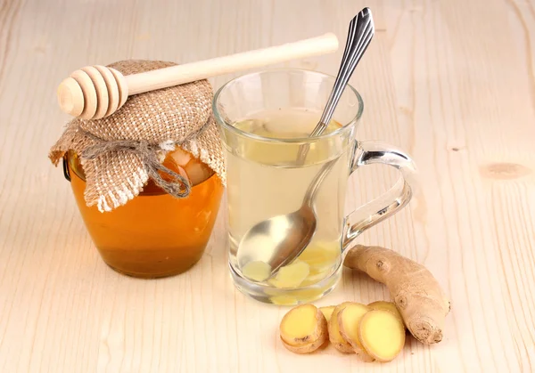 健康的な生姜蜂蜜とお茶を木製の背景に — ストック写真