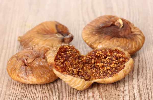 Delicious dried figs on wooden background — Stock Photo, Image