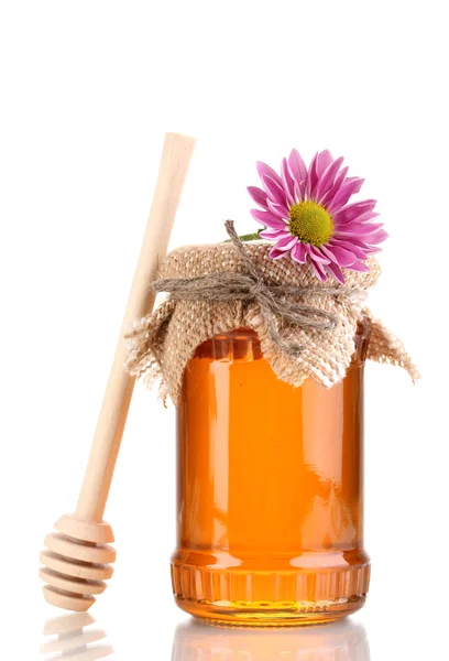 Miel dulce en tarro con rociador aislado sobre blanco —  Fotos de Stock