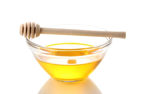 Zoete honing in glazen kom geïsoleerd op wit — Stockfoto