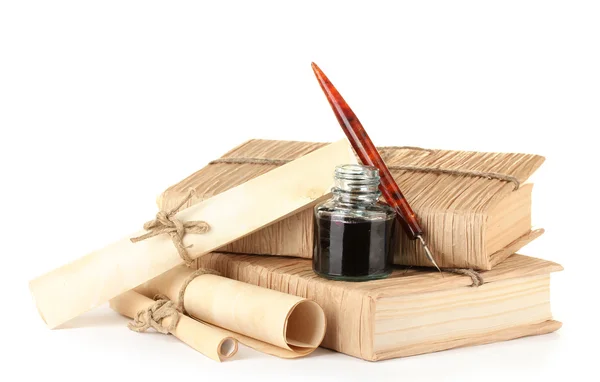 Старые книги, чернильная ручка и бутылка чернил изолированы на белом Стоковое Изображение