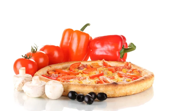 Pizza aromatica con verdure e funghi isolati su bianco — Foto Stock