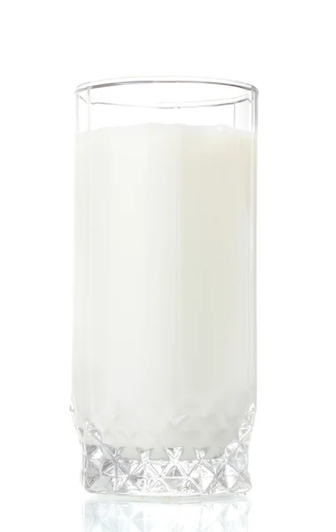 Beyaz üzerine izole edilmiş bir bardak süt. — Stok fotoğraf