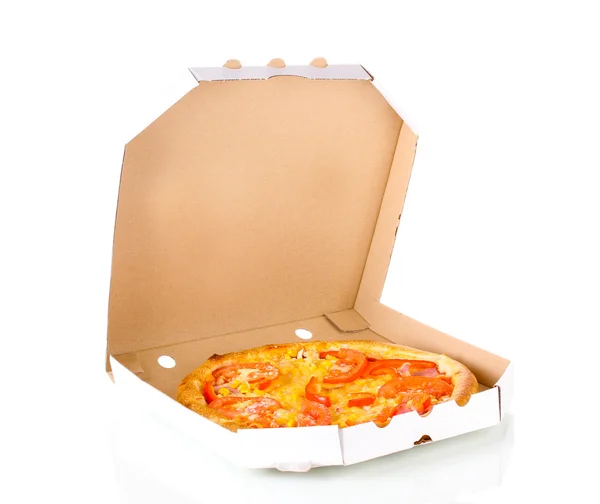 Aromatische Pizza in Schachtel isoliert auf weiß — Stockfoto
