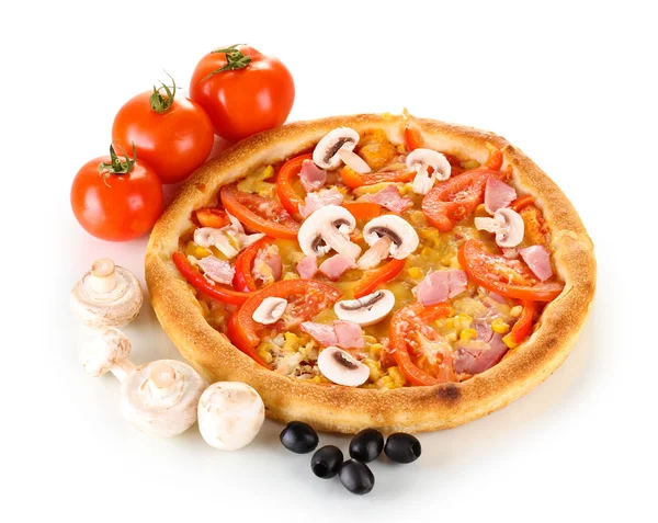 Ароматическая пицца с овощами и грибами изолирована на белом — стоковое фото