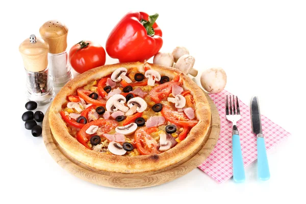 芳香与蔬菜和孤立在白色的蘑菇比萨 — 图库照片
