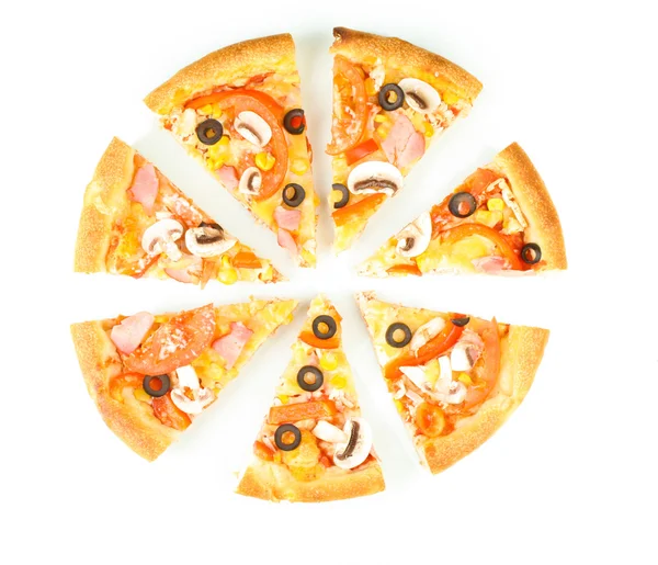 Pizza en tranches close-up isolé sur blanc — Photo