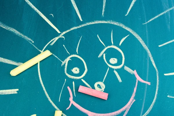 Sol, dibujo infantil con tiza —  Fotos de Stock