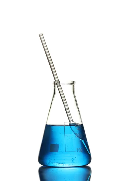 Пробирка с синей жидкостью, изолированной на белой — стоковое фото