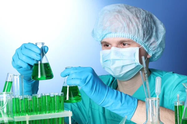 Scientist working in chemistry laboratory Royalty Free Stock Images
