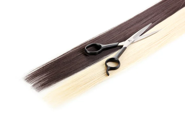 Блестящие светлые и каштановые волосы с стрижками, изолированными на белом — стоковое фото