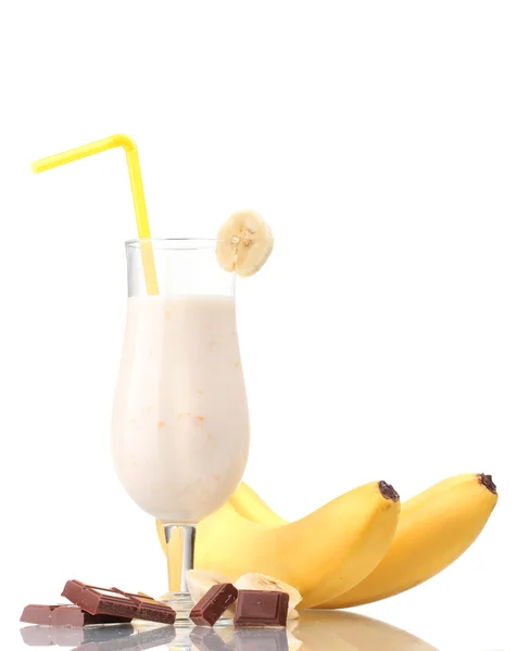 牛奶与香蕉和巧克力上白色隔离鸡尾酒 — 图库照片