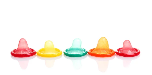 Kleurrijke condooms geïsoleerd op wit — Stockfoto