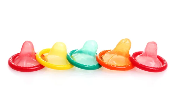 Färgglada kondomer isolerad på vit — Stockfoto