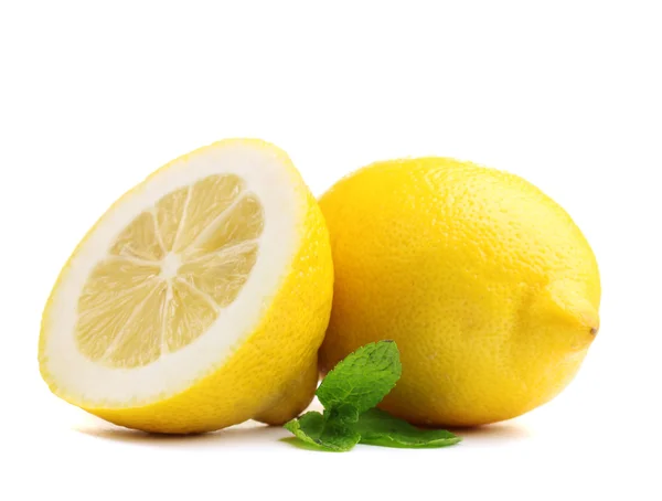 Taze limon ile üzerine beyaz izole nane — Stok fotoğraf