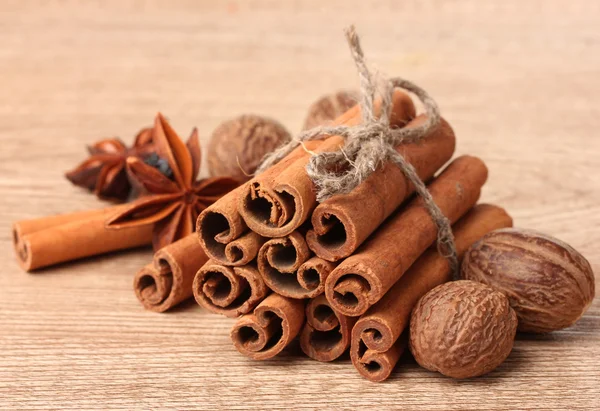 Cinnamon sticks, nutmeg and anise on wooden table — Stock Photo, Image