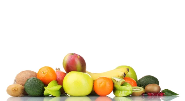 Berbagai macam buah-buahan eksotis terisolasi di atas putih — Stok Foto