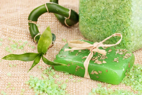 Handgjorda växtbaserade tvål på säckväv — Stockfoto