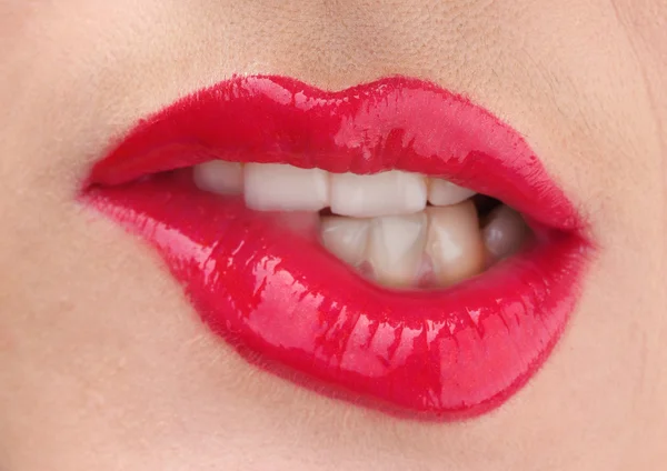Vacker make up av glamour röda glansläppar — Stockfoto