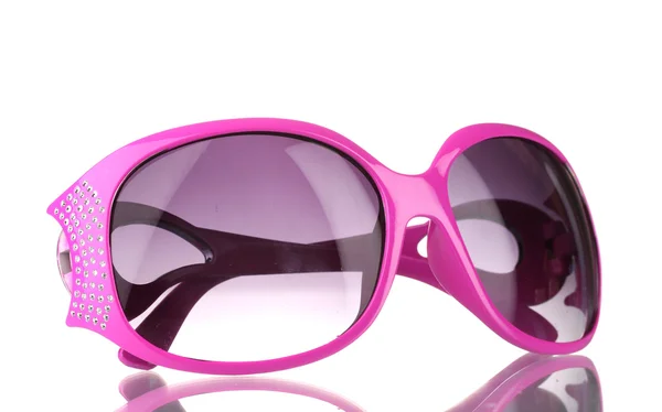 Женские розовые солнечные очки с бриллиантами, изолированными на белом — стоковое фото