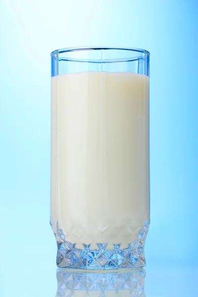 Glass of milk on blue background — Stock Photo, Image