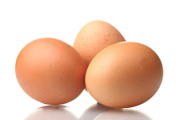 Tres huevos marrones aislados en blanco —  Fotos de Stock