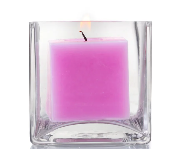 Красивая фиолетовая свеча изолирована на белом — стоковое фото