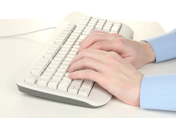 Чоловічі руки, що друкуються на клавіатурі ізольовані на білому — стокове фото