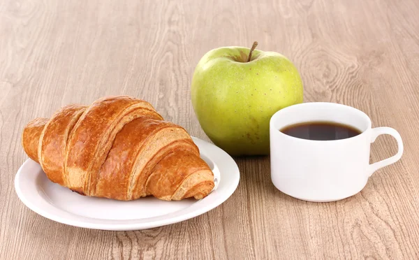 Κλασική πρωινό. καφέ και κρουασάν — Φωτογραφία Αρχείου