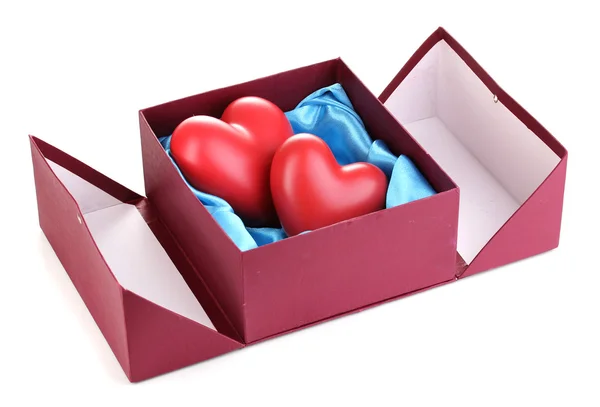 Herzen in Schachtel isoliert auf weiß — Stockfoto