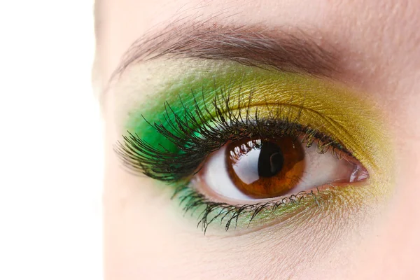 Magnifique oeil féminin avec maquillage lumineux — Photo