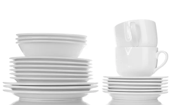 Leere Schüsseln, Teller und Tassen isoliert auf weiß — Stockfoto