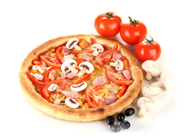 Ароматическая пицца с овощами и грибами изолирована на белом — стоковое фото